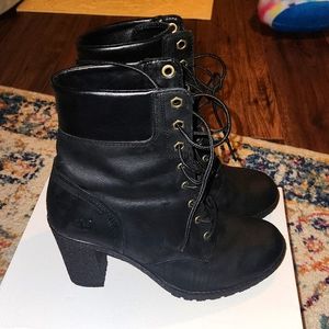 CLASSIC Timberland woman's Black lace up ankle bootie size 7.5
